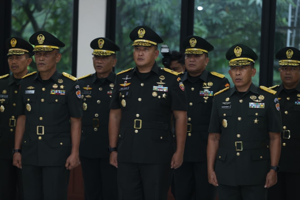 Kasad Terima Laporan Kenaikan Pangkat 18 Pati TNI AD